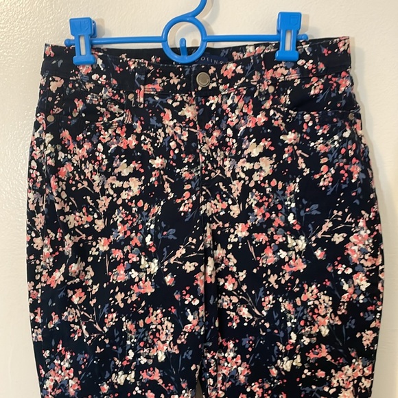 Bandolino size 8 capris pants blue with white and pink flowers floral print - Picture 2 of 8
